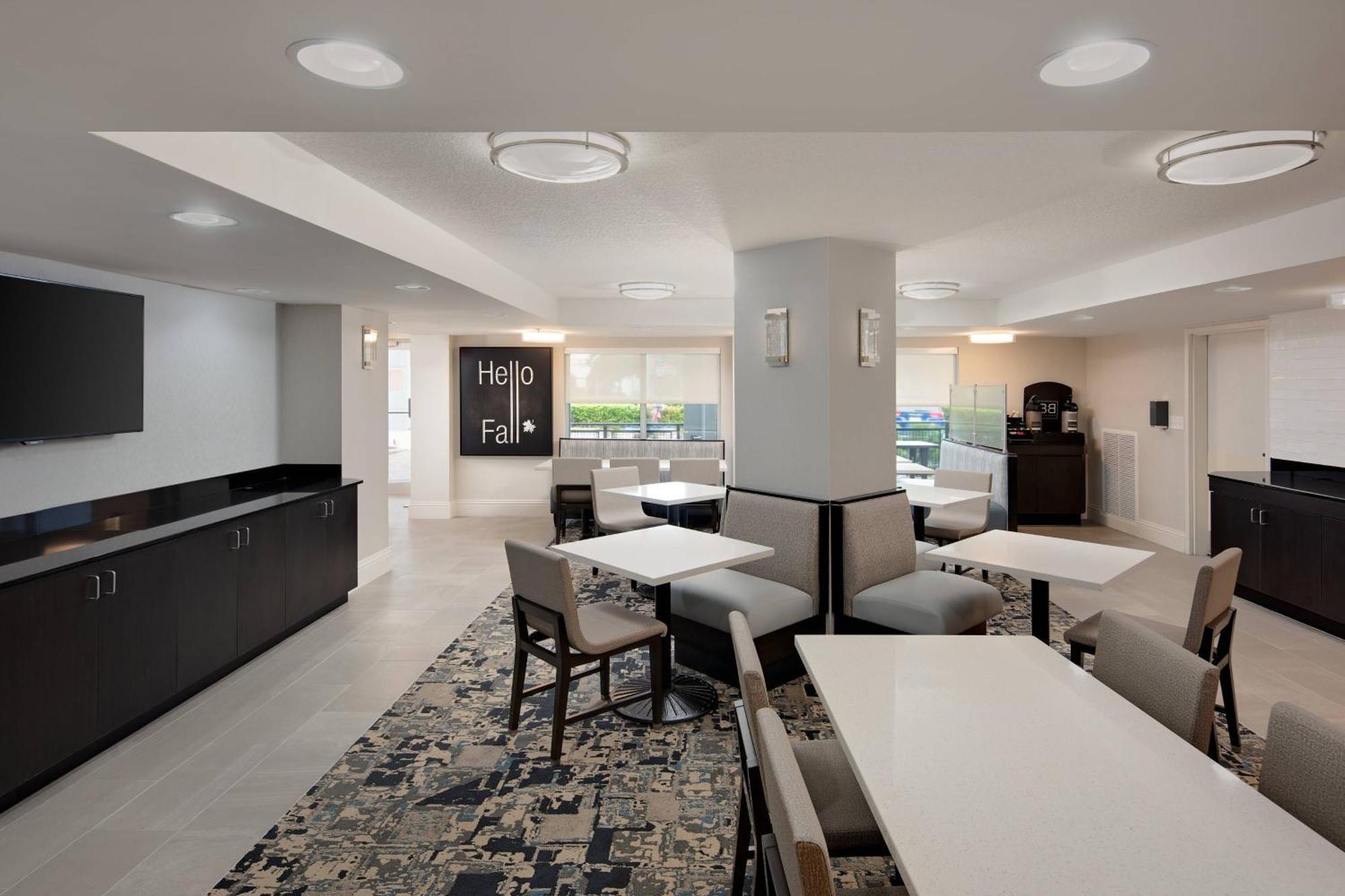 Fairfield Inn And Suites By Marriott Palm Beach Exterior photo